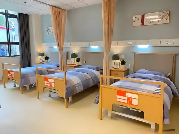 深圳开公司可以入深圳户口吗_央视三报点评《阵地》，客观评价却遭差评炮轰，网友：不如看阅兵 客有建安间全、舒适